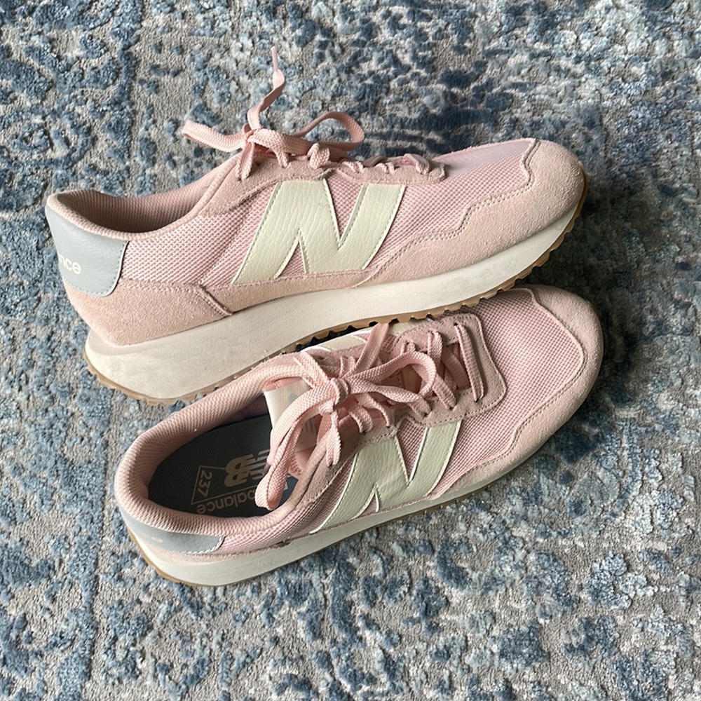 New Balance 237 like new!! Soft pink